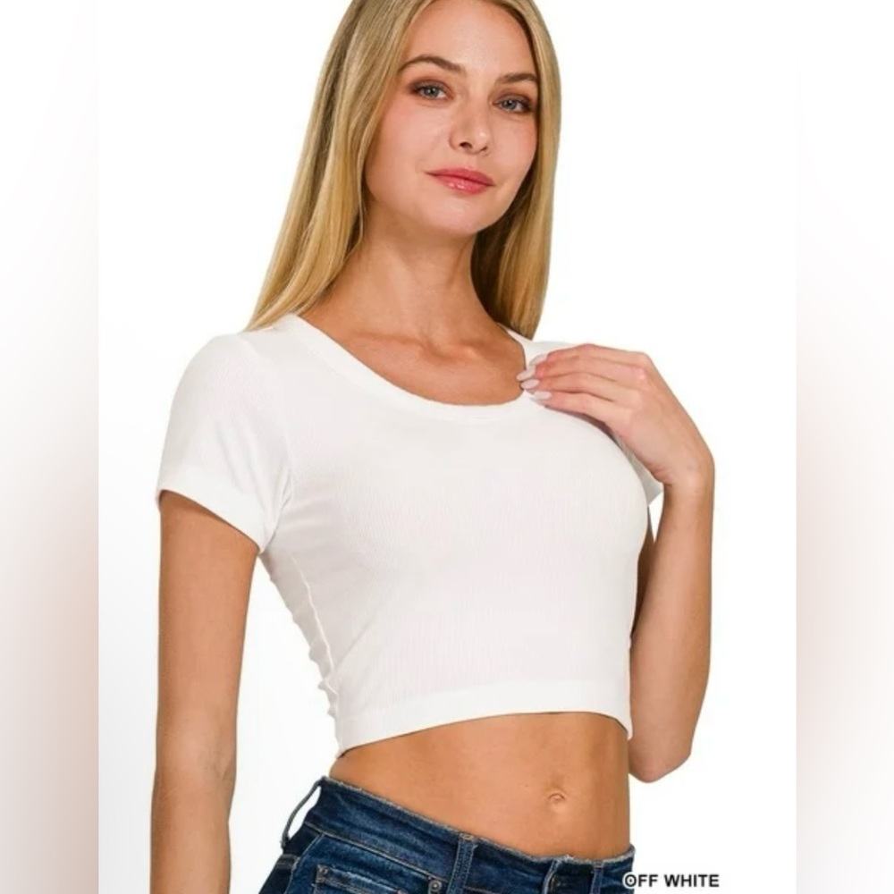Zenana Casual Ribbed Scoop Neck Cropped SlimShort Sleeve Slim T-Shirt Top
